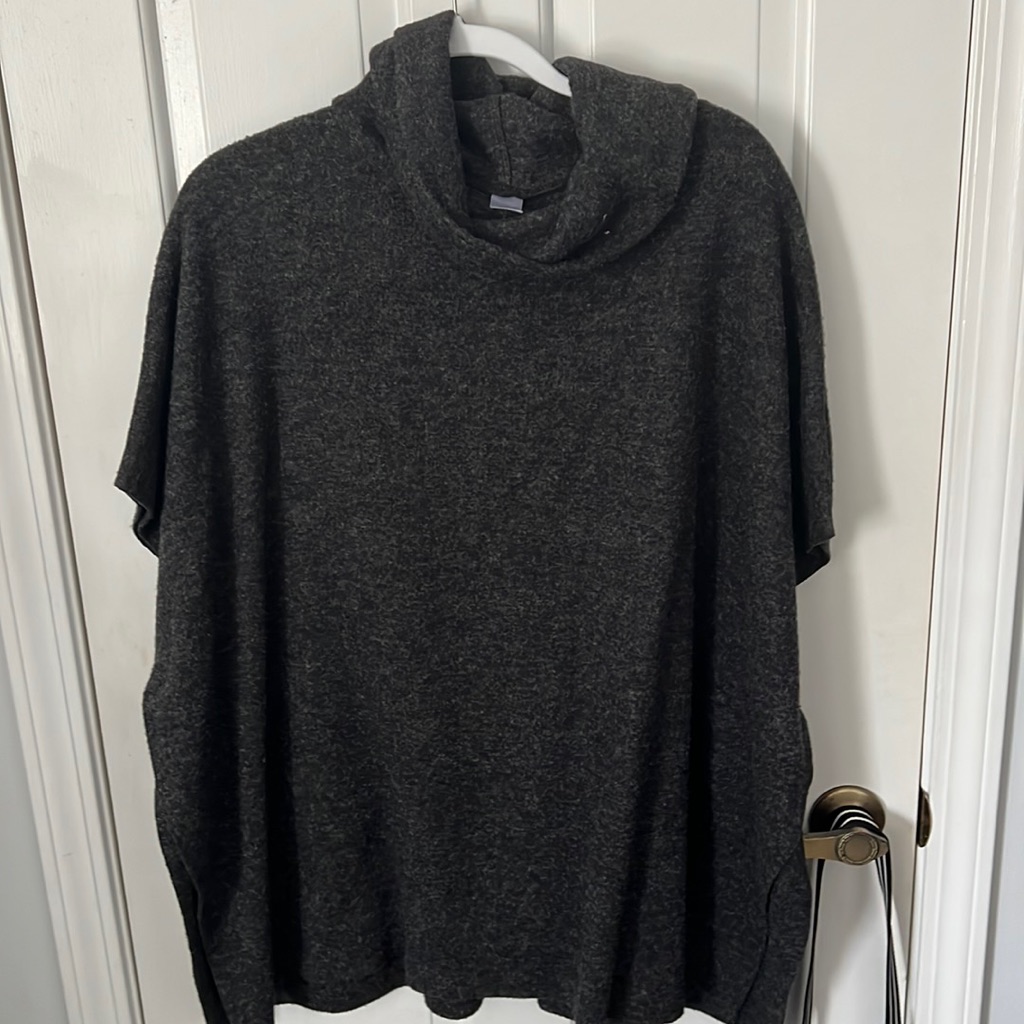 Gap Sleveless Cape